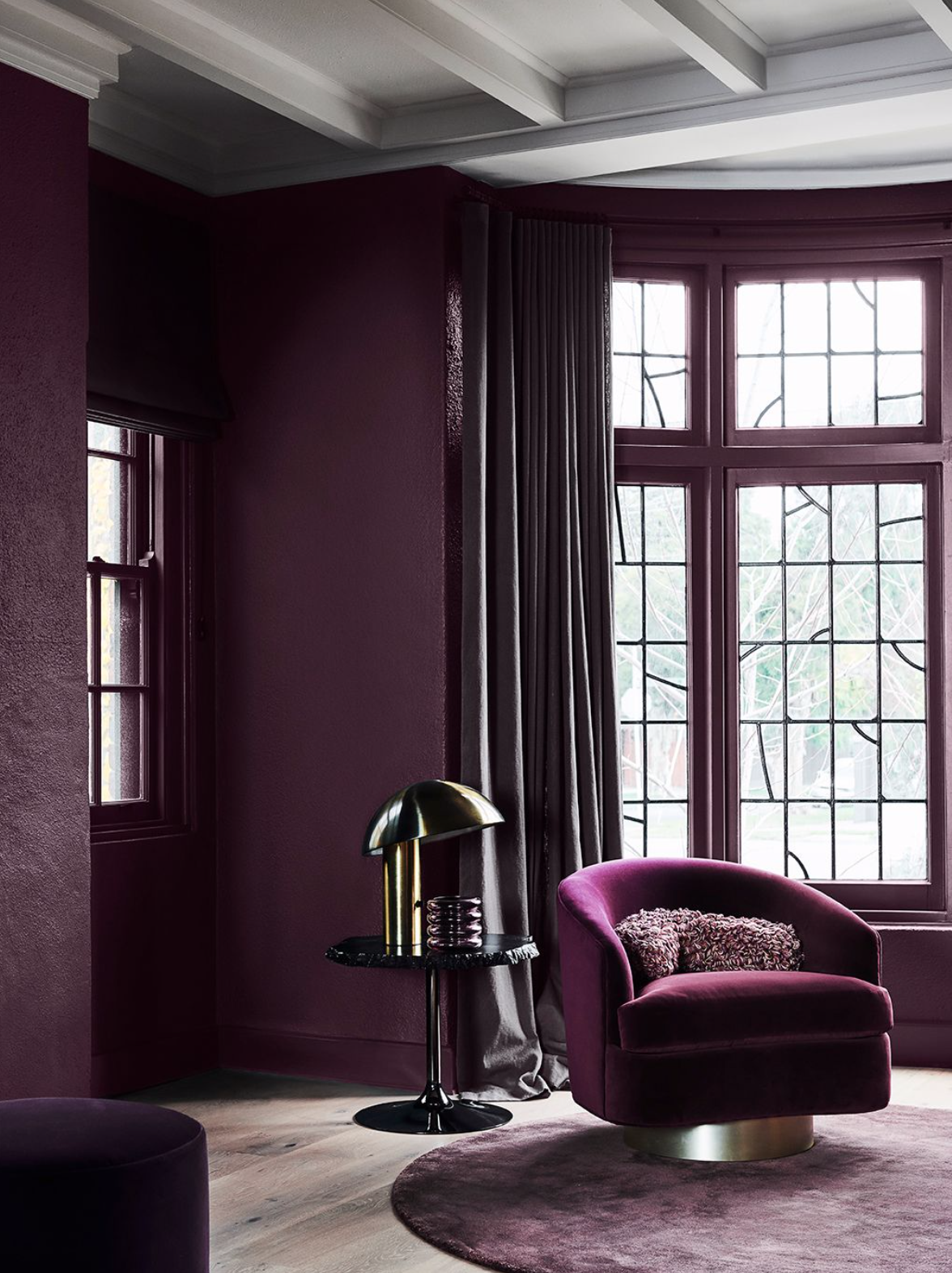Espacio interior color púrpura